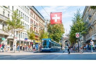 Urban Protection: How Swiss Antioxidants Save Your Skin from Pollution