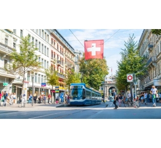 Urban Protection: How Swiss Antioxidants Save Your Skin from Pollution